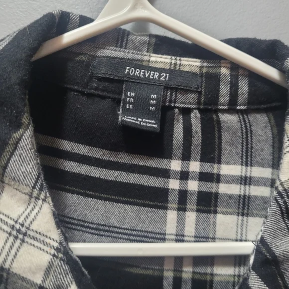 Forever 21 Cropped Plaid Button Front Shirt M - Picture 4 of 5